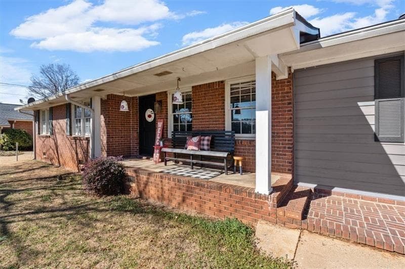 4 bedroom, 2 bathroom, 1,704 sq ft single family residence for sale at 213 Cook Street, Cartersville, GA 30120 — photo 3