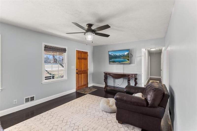 4 bedroom, 2 bathroom, 1,704 sq ft single family residence for sale at 213 Cook Street, Cartersville, GA 30120 — photo 7