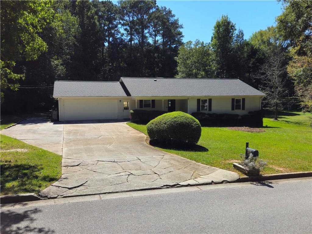 3 bedroom, 2 bathroom, 1,662 sq ft single family residence for sale at 690 Kirkus Drive, Conyers, GA 30094 — photo 2