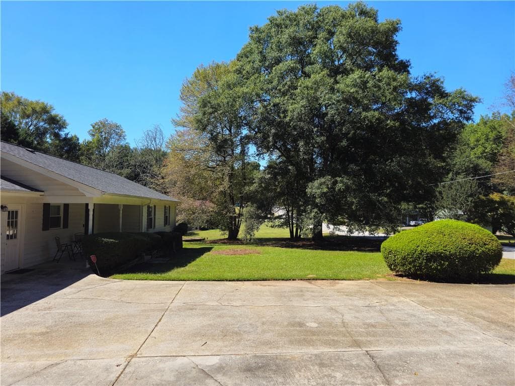 3 bedroom, 2 bathroom, 1,662 sq ft single family residence for sale at 690 Kirkus Drive, Conyers, GA 30094 — photo 4