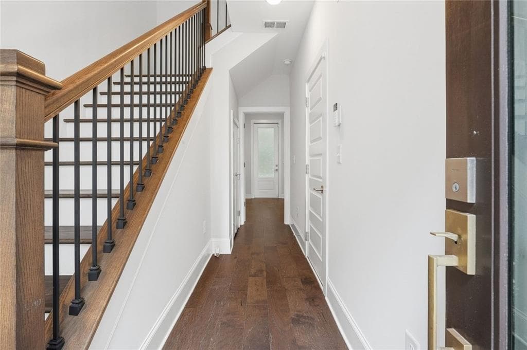 3 bedroom, 5 bathroom, 2,505 sq ft single family residence for sale at 579 Broadview Place, Atlanta, GA 30324 — photo 7