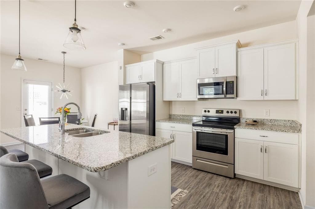 3 bedroom, 3 bathroom, 2,014 sq ft townhouse for sale at 139 Inman Drive, Canton, GA 30114 — photo 6