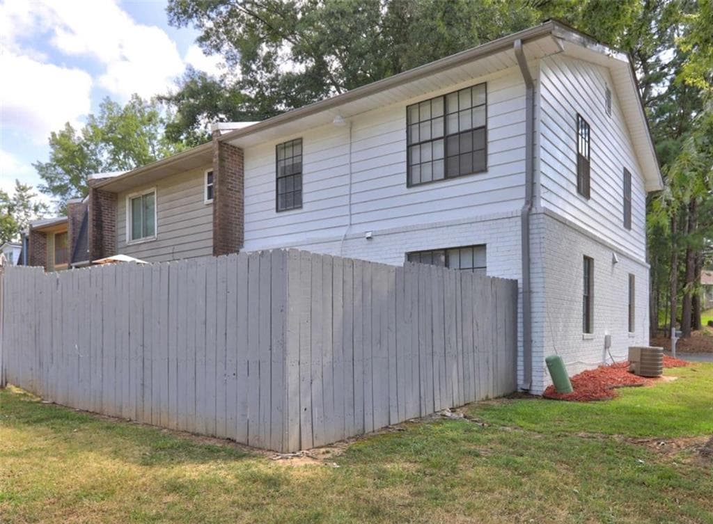 4 bedroom, 3 bathroom, 1,426 sq ft single family residence for sale at 738 Dunaire Way, Jonesboro, GA 30238 — photo 4