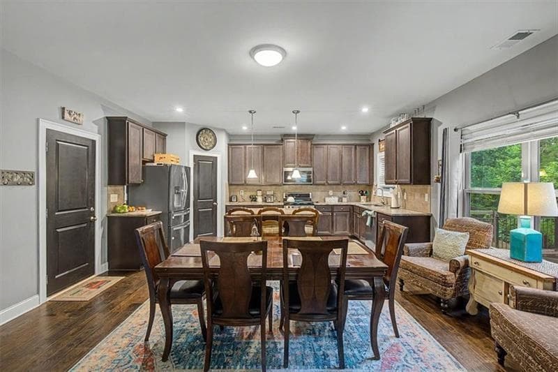 6 bedroom, 4 bathroom, 4,605 sq ft single family residence for sale at 14 Creekview Drive, Cartersville, GA 30120 — photo 10