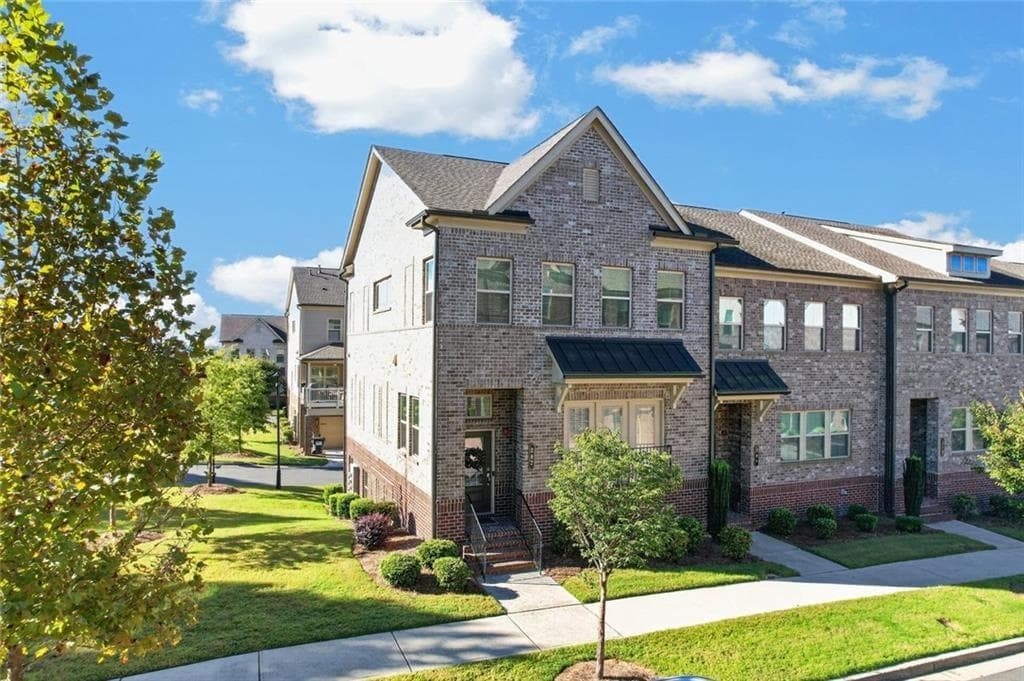 3 bedroom, 4 bathroom, 3,192 sq ft townhouse for sale at 282 Commons Avenue, Woodstock, GA 30188 — photo 2