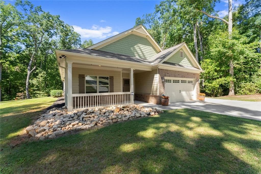 3 bedroom, 2 bathroom, 2,069 sq ft single family residence for sale at 3588 Phoenix Cove Drive, Gainesville, GA 30506 — photo 2