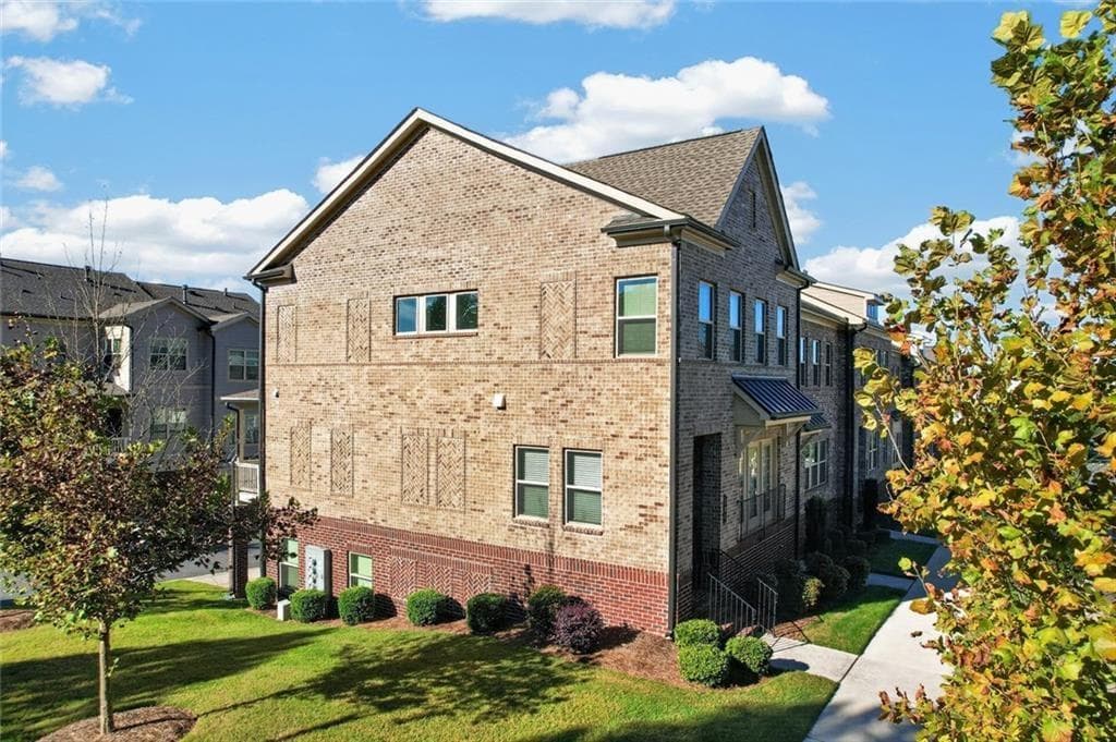 3 bedroom, 4 bathroom, 3,192 sq ft townhouse for sale at 282 Commons Avenue, Woodstock, GA 30188 — photo 3