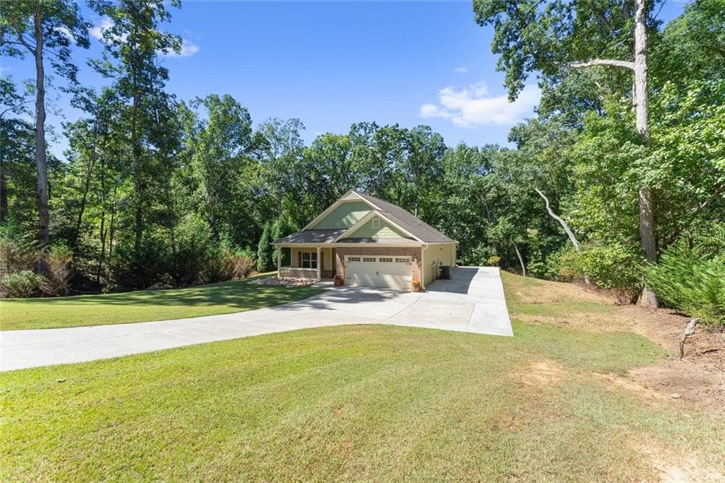 3 bedroom, 2 bathroom, 2,069 sq ft single family residence for sale at 3588 Phoenix Cove Drive, Gainesville, GA 30506 — photo 3
