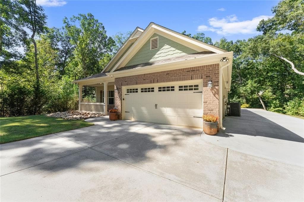 3 bedroom, 2 bathroom, 2,069 sq ft single family residence for sale at 3588 Phoenix Cove Drive, Gainesville, GA 30506 — photo 4