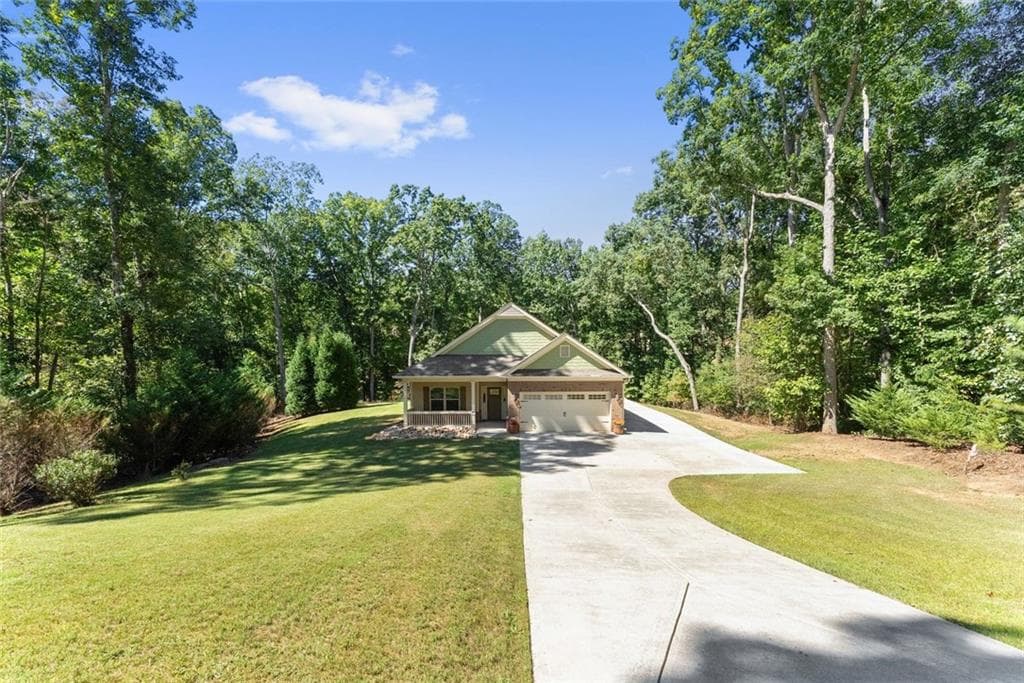 3 bedroom, 2 bathroom, 2,069 sq ft single family residence for sale at 3588 Phoenix Cove Drive, Gainesville, GA 30506 — photo 5