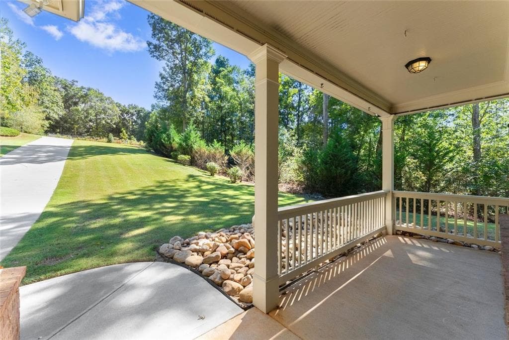 3 bedroom, 2 bathroom, 2,069 sq ft single family residence for sale at 3588 Phoenix Cove Drive, Gainesville, GA 30506 — photo 6