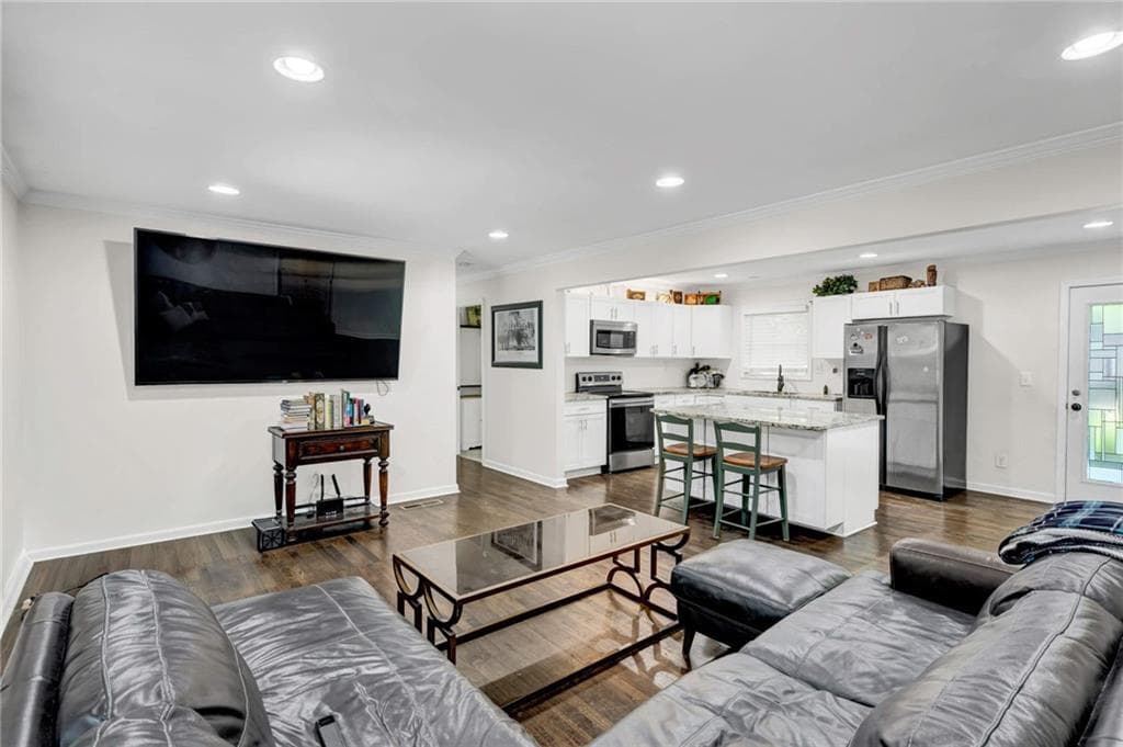 3 bedroom, 2 bathroom, 1,300 sq ft single family residence for sale at 740 Tara Circle, Atlanta, GA 30354 — photo 6