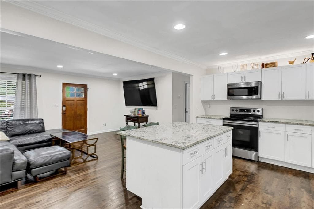 3 bedroom, 2 bathroom, 1,300 sq ft single family residence for sale at 740 Tara Circle, Atlanta, GA 30354 — photo 8