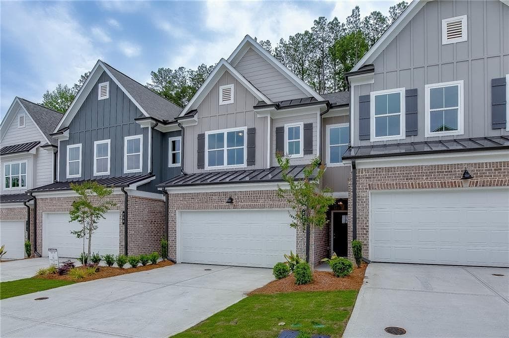 3 bedroom, 3 bathroom, 1,834 sq ft townhouse for sale at 757 Woods Chapel Road Lot 98, Sugar Hill, GA 30518 — photo 2