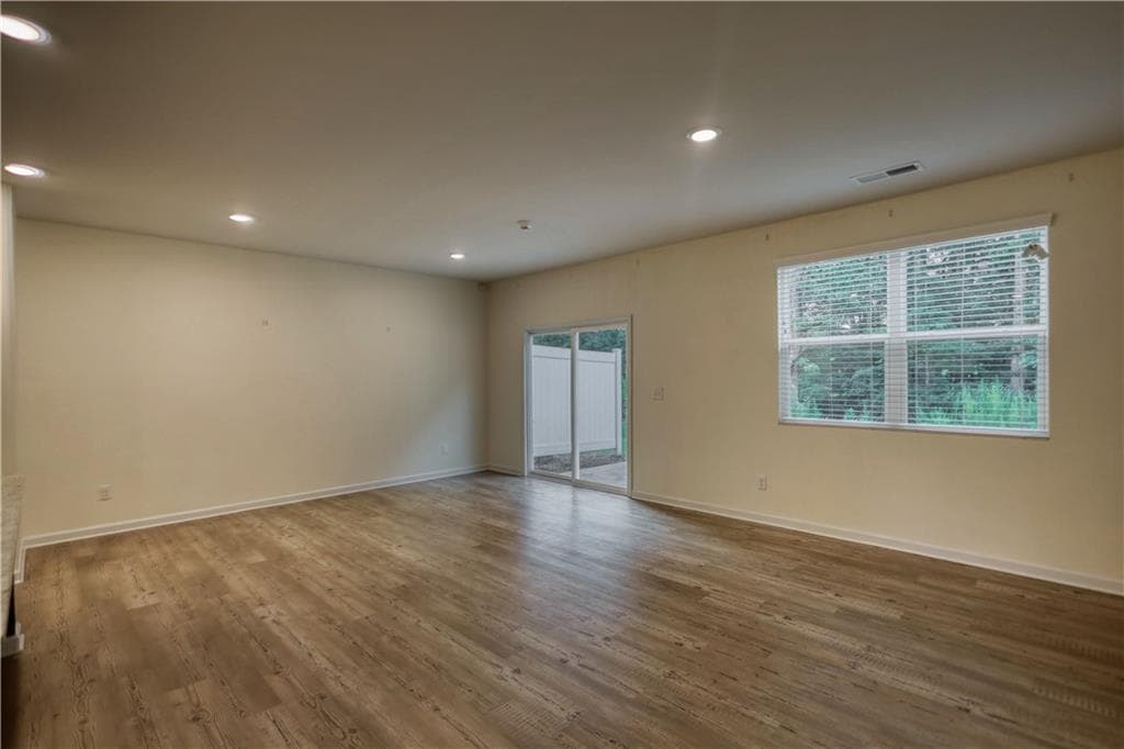 3 bedroom, 3 bathroom, 1,912 sq ft townhouse for sale at 5137 Sidney Square Drive, Flowery Branch, GA 30542 — photo 8