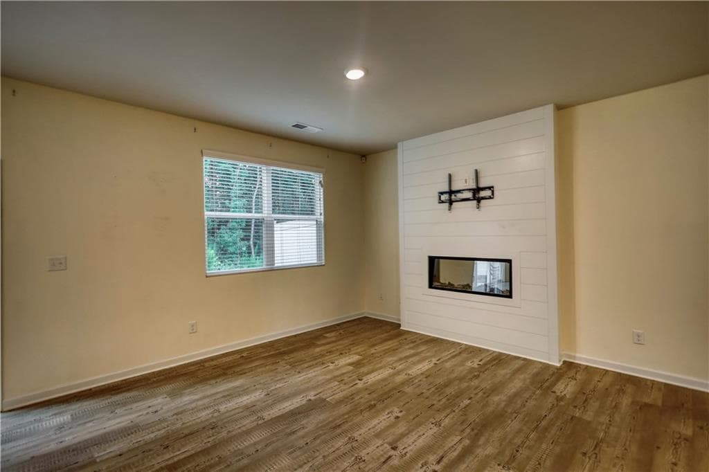 3 bedroom, 3 bathroom, 1,912 sq ft townhouse for sale at 5137 Sidney Square Drive, Flowery Branch, GA 30542 — photo 9
