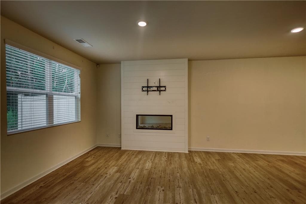 3 bedroom, 3 bathroom, 1,912 sq ft townhouse for sale at 5137 Sidney Square Drive, Flowery Branch, GA 30542 — photo 10