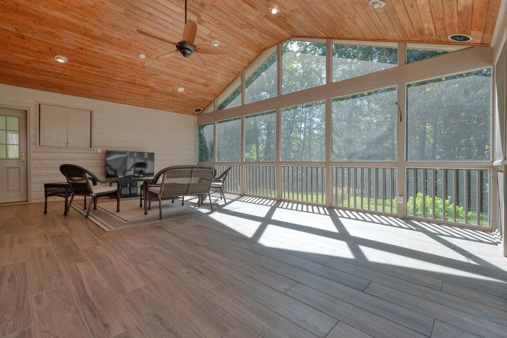 5 bedroom, 3 bathroom, 2,548 sq ft single family residence for sale at 4013 Ironhill Lane, Woodstock, GA 30189 — photo 3
