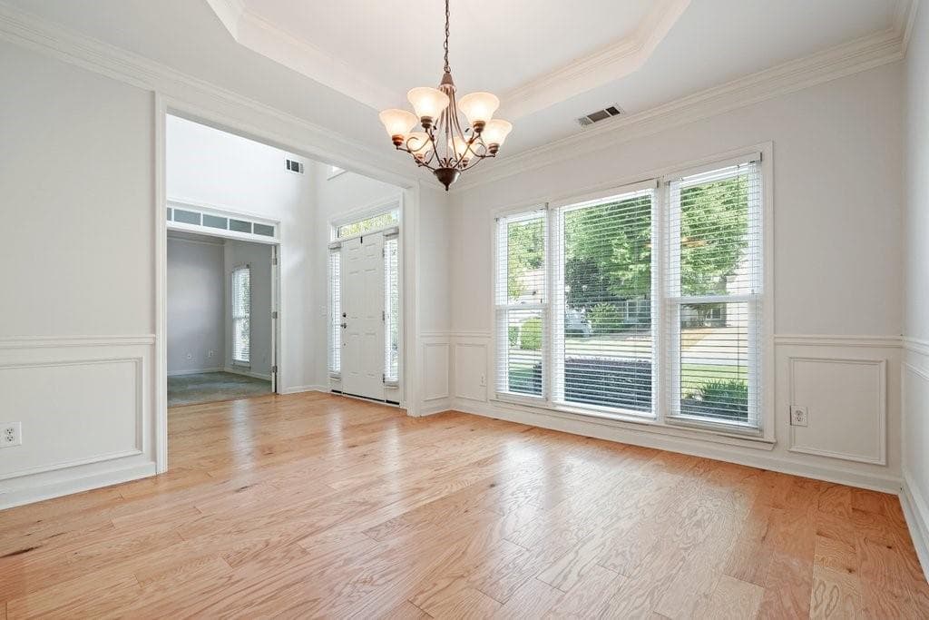5 bedroom, 3 bathroom, 2,548 sq ft single family residence for sale at 4013 Ironhill Lane, Woodstock, GA 30189 — photo 7