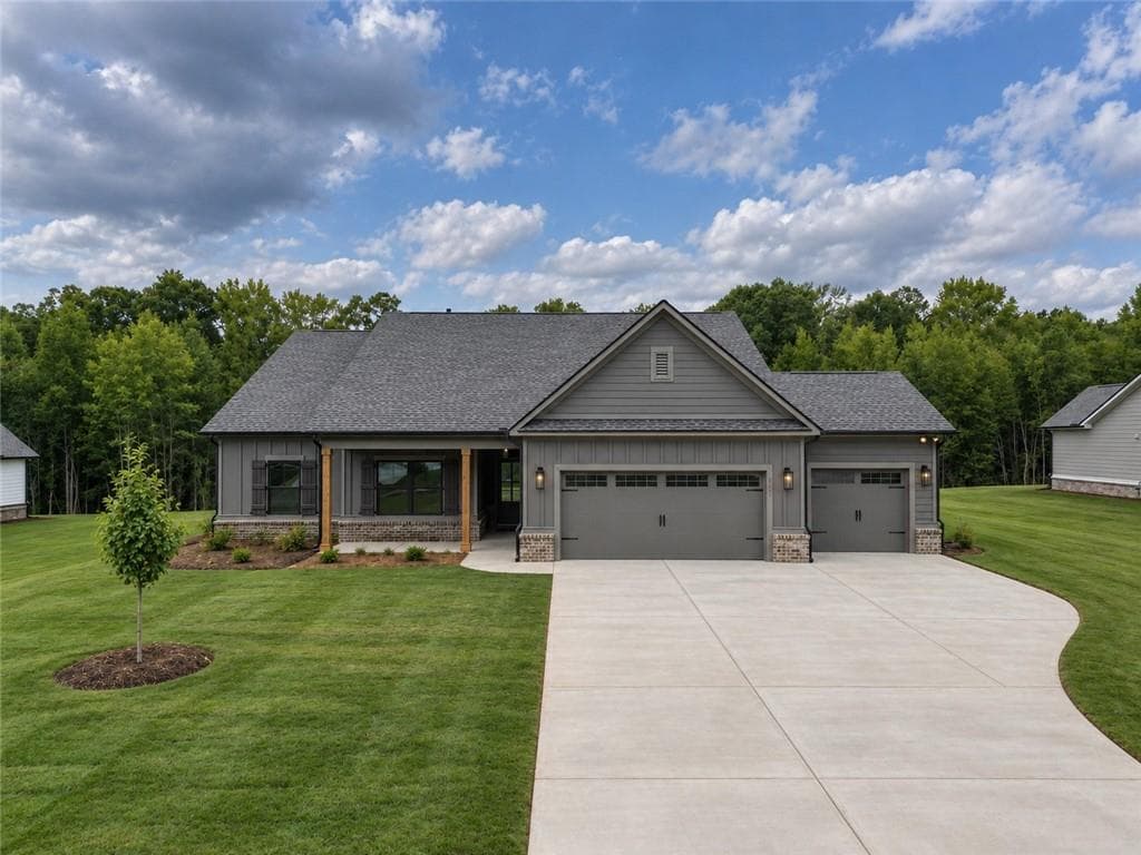 4 bedroom, 3 bathroom, 2,109 sq ft single family residence for sale at 417 Weslyn Drive, Social Circle, GA 30025