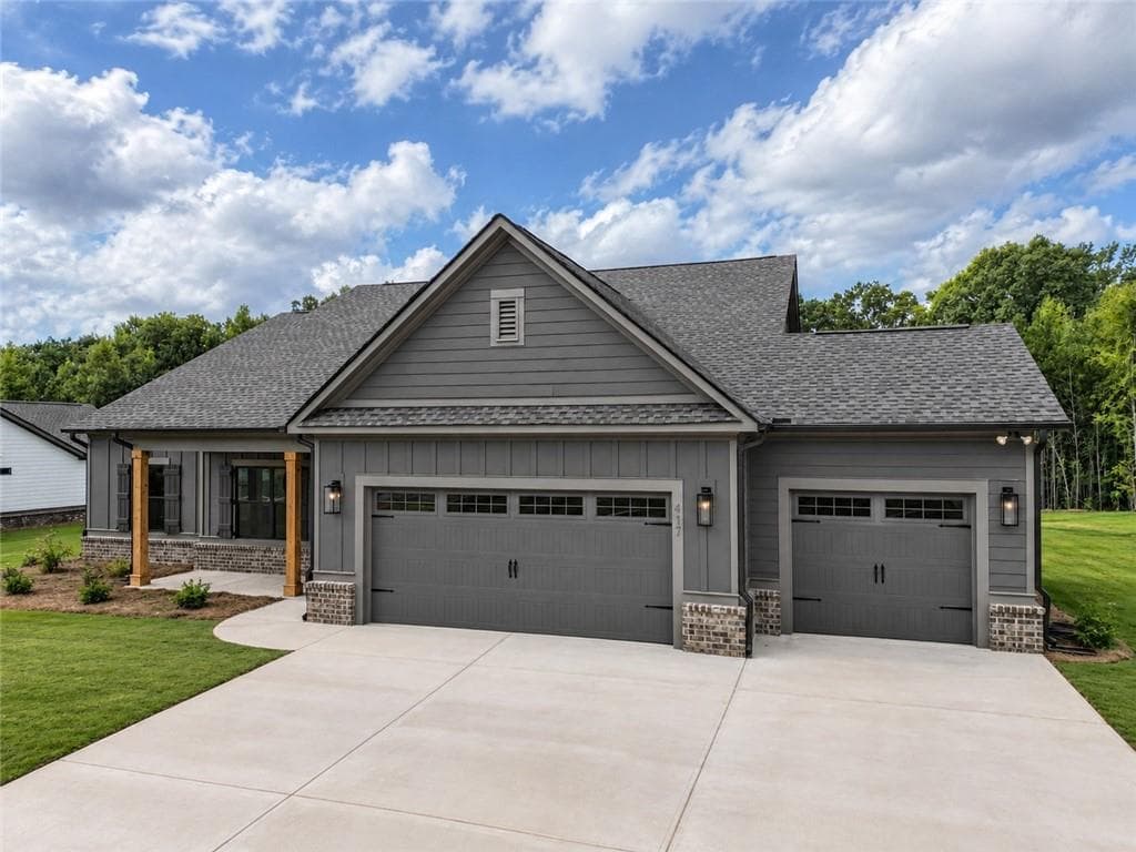 4 bedroom, 3 bathroom, 2,109 sq ft single family residence for sale at 417 Weslyn Drive, Social Circle, GA 30025 — photo 2
