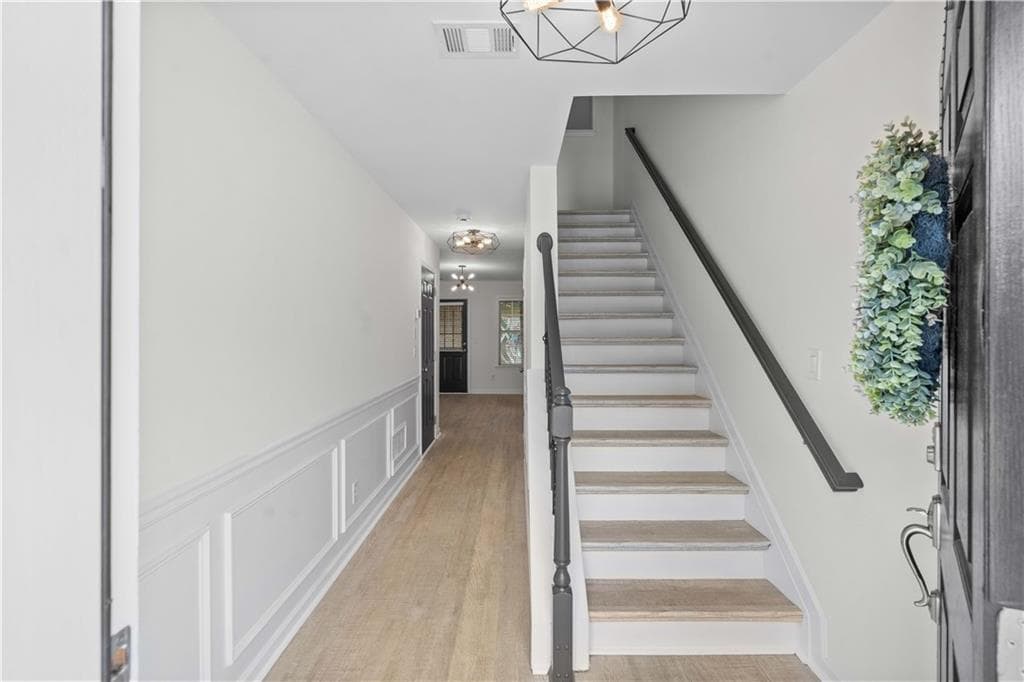 3 bedroom, 4 bathroom, 1,890 sq ft townhouse for sale at 3635 Chattahoochee Summit Drive 14, Atlanta, GA 30339 — photo 2