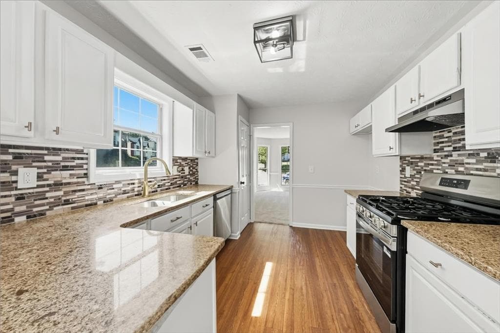 4 bedroom, 3 bathroom, 1,578 sq ft single family residence for sale at 390 Oak Vista Court, Lawrenceville, GA 30044 — photo 6