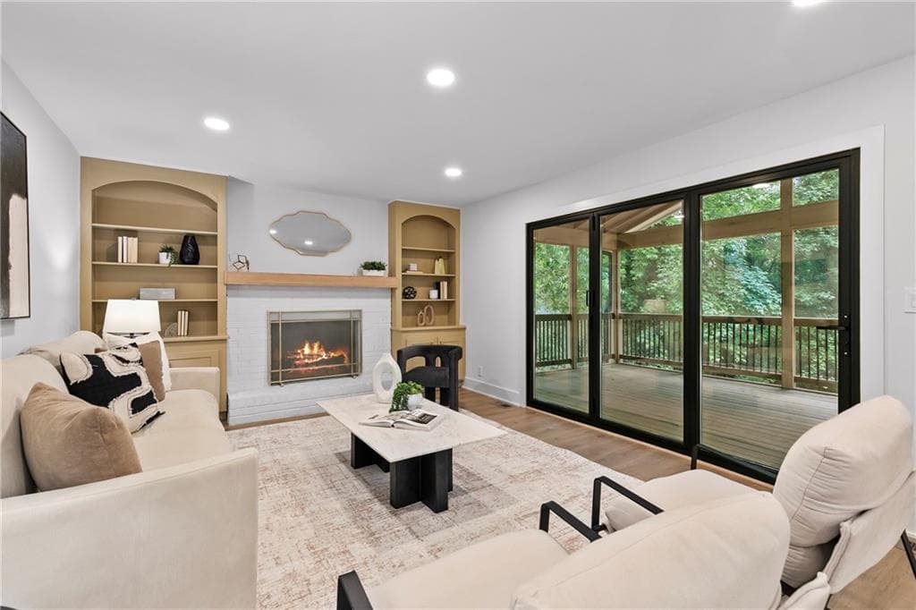 5 bedroom, 4 bathroom, 3,168 sq ft single family residence for sale at 3010 Canton Hills Drive, Marietta, GA 30062 — photo 2