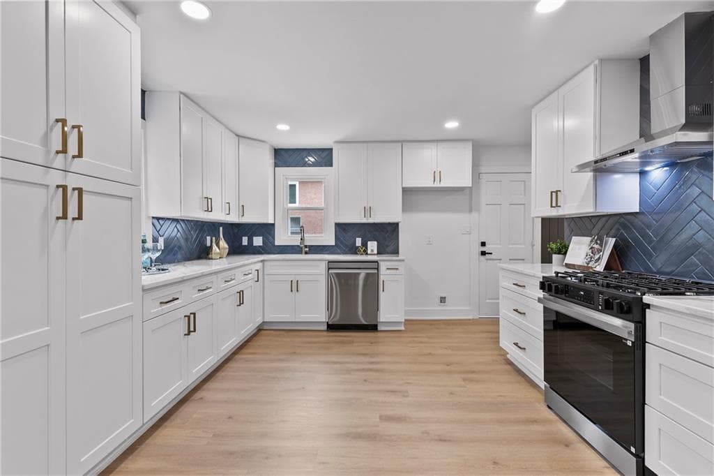 5 bedroom, 4 bathroom, 3,168 sq ft single family residence for sale at 3010 Canton Hills Drive, Marietta, GA 30062 — photo 3