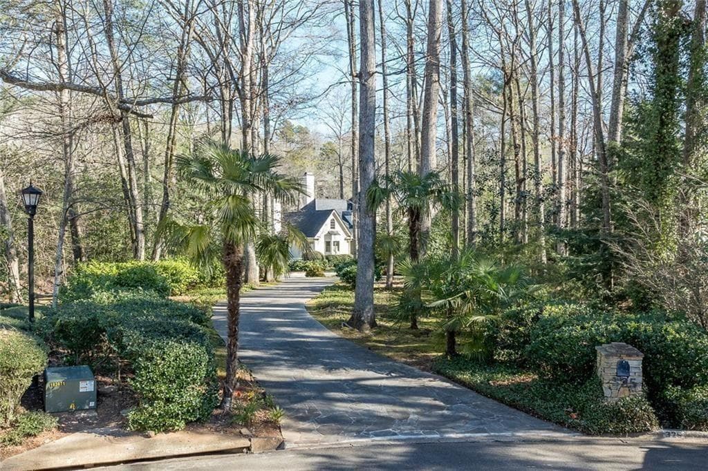 5 bedroom, 5 bathroom, 5,561 sq ft single family residence for rent at 325 Riverhall Court, Sandy Springs, GA 30350 for $7,500 a month — photo 3