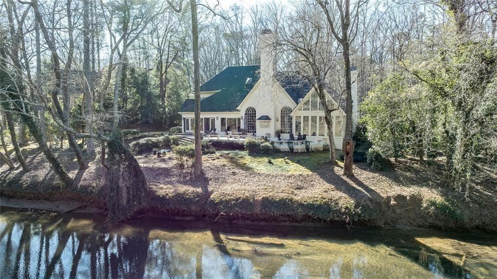 5 bedroom, 5 bathroom, 5,561 sq ft single family residence for rent at 325 Riverhall Court, Sandy Springs, GA 30350 for $7,500 a month — photo 4