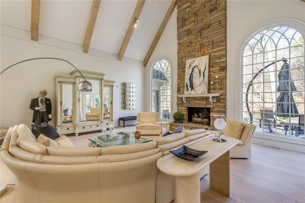 5 bedroom, 5 bathroom, 5,561 sq ft single family residence for rent at 325 Riverhall Court, Sandy Springs, GA 30350 for $7,500 a month — photo 10