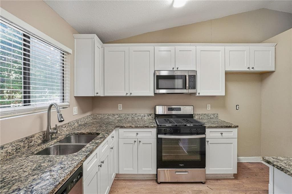4 bedroom, 2 bathroom, 1,430 sq ft single family residence for sale at 5130 S Woodbridge Trail, Stone Mountain, GA 30088 — photo 7