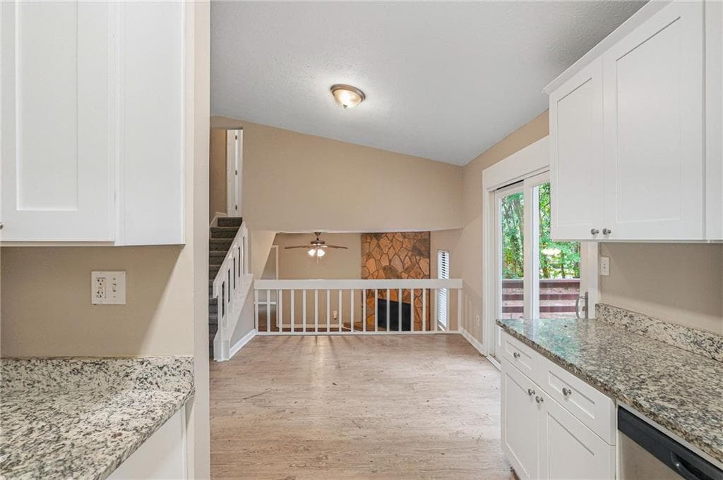 4 bedroom, 2 bathroom, 1,430 sq ft single family residence for sale at 5130 S Woodbridge Trail, Stone Mountain, GA 30088 — photo 9