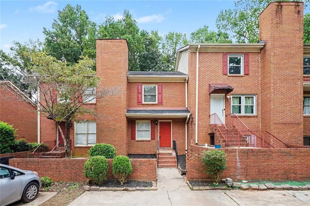 2 bedroom, 3 bathroom, 1,926 sq ft townhouse for sale at 122 Davis Mill Court, Lawrenceville, GA 30044