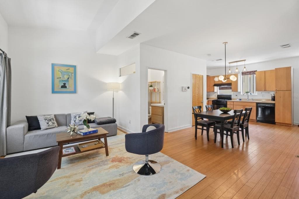 2 bedroom, 3 bathroom, 1,435 sq ft home for sale at 100 Moreland Avenue J, Atlanta, GA