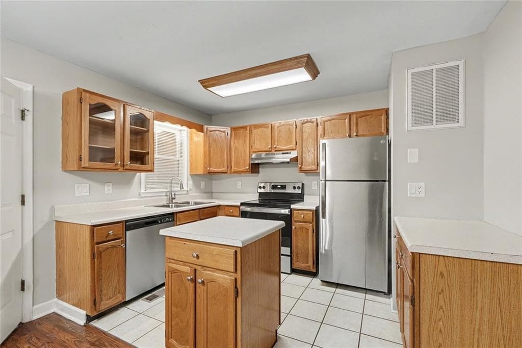 2 bedroom, 3 bathroom, 1,926 sq ft townhouse for sale at 122 Davis Mill Court, Lawrenceville, GA 30044 — photo 5