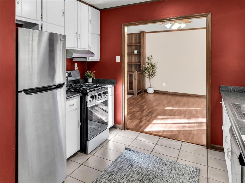 3 bedroom, 2 bathroom, 1,593 sq ft single family residence for sale at 2735 Austin Lane, Jonesboro, GA 30236 — photo 9