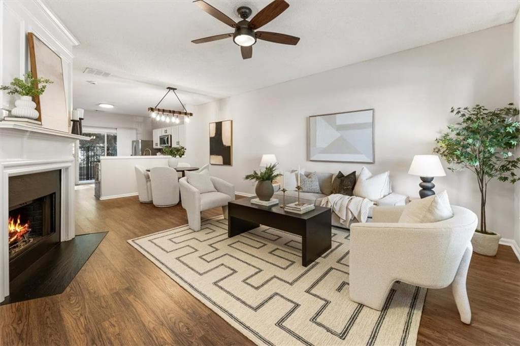2 bedroom, 3 bathroom, 1,184 sq ft townhouse for sale at 273 Devonshire Drive, Roswell, GA 30022 — photo 3