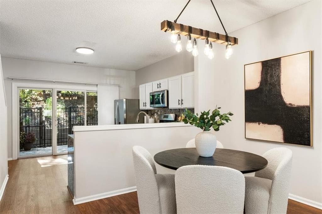 2 bedroom, 3 bathroom, 1,184 sq ft townhouse for sale at 273 Devonshire Drive, Roswell, GA 30022 — photo 7