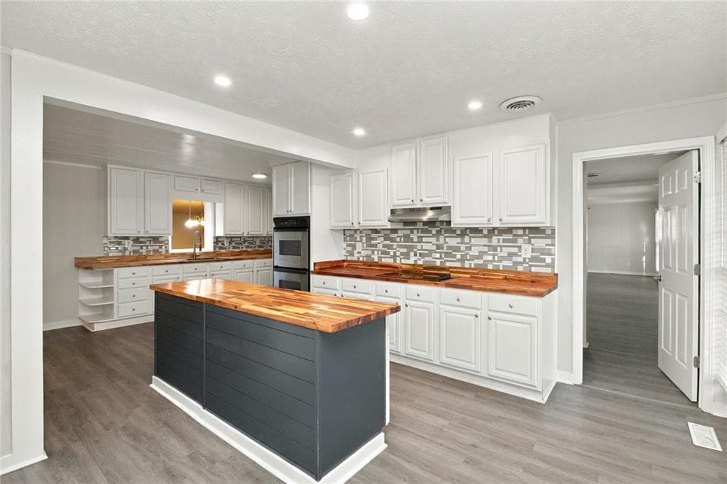 4 bedroom, 2 bathroom, 2,665 sq ft single family residence under contract at 2460 Greensboro Road, Madison, GA 30650 — photo 2