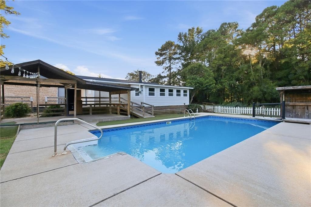 4 bedroom, 2 bathroom, 2,665 sq ft single family residence under contract at 2460 Greensboro Road, Madison, GA 30650 — photo 5