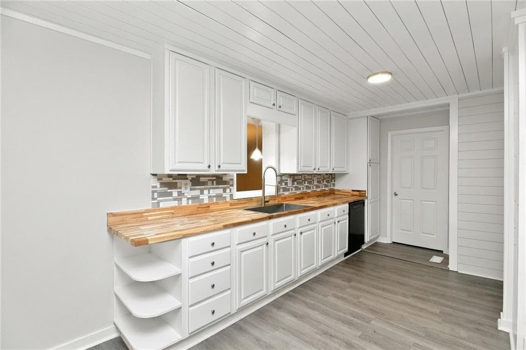 4 bedroom, 2 bathroom, 2,665 sq ft single family residence under contract at 2460 Greensboro Road, Madison, GA 30650 — photo 7
