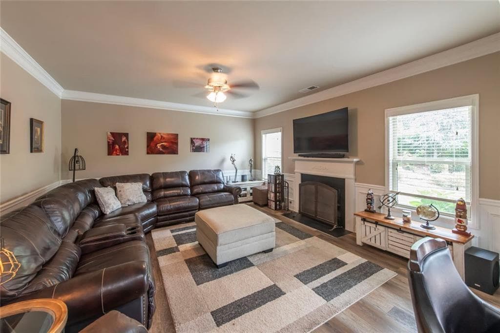4 bedroom, 3 bathroom, 2,642 sq ft single family residence for sale at 4230 Hopewell Manor Drive, Cumming, GA 30028 — photo 4