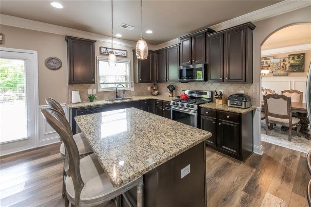 4 bedroom, 3 bathroom, 2,642 sq ft single family residence for sale at 4230 Hopewell Manor Drive, Cumming, GA 30028 — photo 6