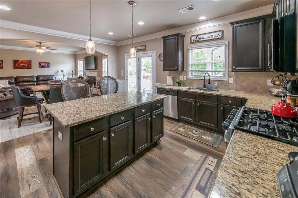 4 bedroom, 3 bathroom, 2,642 sq ft single family residence for sale at 4230 Hopewell Manor Drive, Cumming, GA 30028 — photo 8