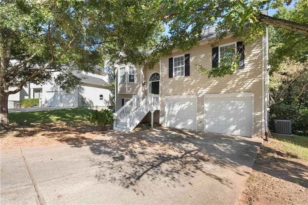 4 bedroom, 4 bathroom, 1,737 sq ft single family residence for sale at 6570 Snowbird Lane, Douglasville, GA 30134 — photo 2