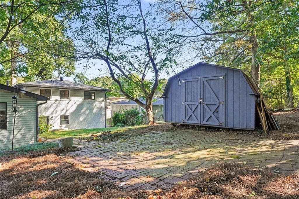 4 bedroom, 3 bathroom, 2,462 sq ft single family residence for sale at 2303 Shamrock Drive, Decatur, GA 30032 — photo 8
