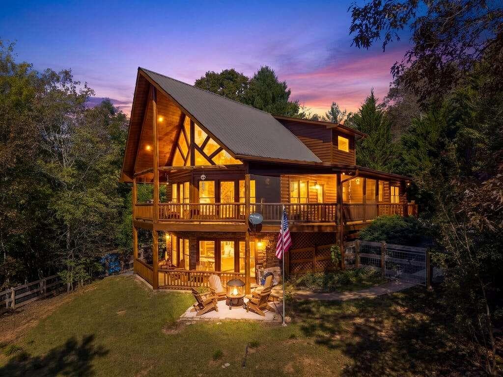 4 bedroom, 3 bathroom, 2,518 sq ft home for sale at 278 Arapaho Walk, Mineral Bluff, GA