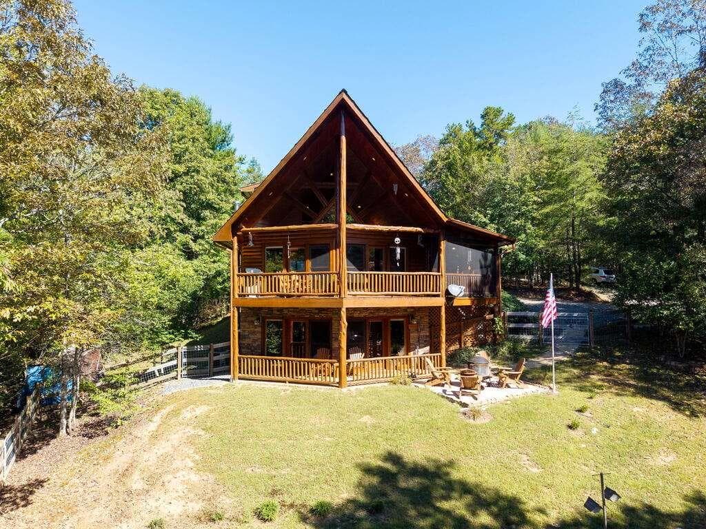 4 bedroom, 3 bathroom, 2,518 sq ft single family residence for sale at 278 Arapaho Walk, Mineral Bluff, GA 30559 — photo 2